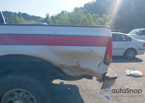 2002 Ford F250 Super Duty z USA, uszkodzony, nr VIN 1FTNW21F42EB41128